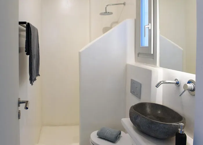 Black Shade Apartment Fira (Santorini)