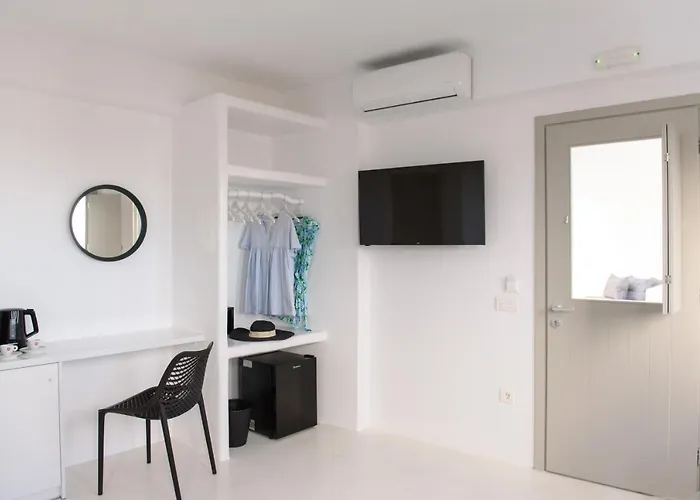 Black Shade Apartment Fira (Santorini)