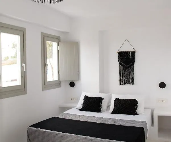 Black Shade * Fira (Santorini)